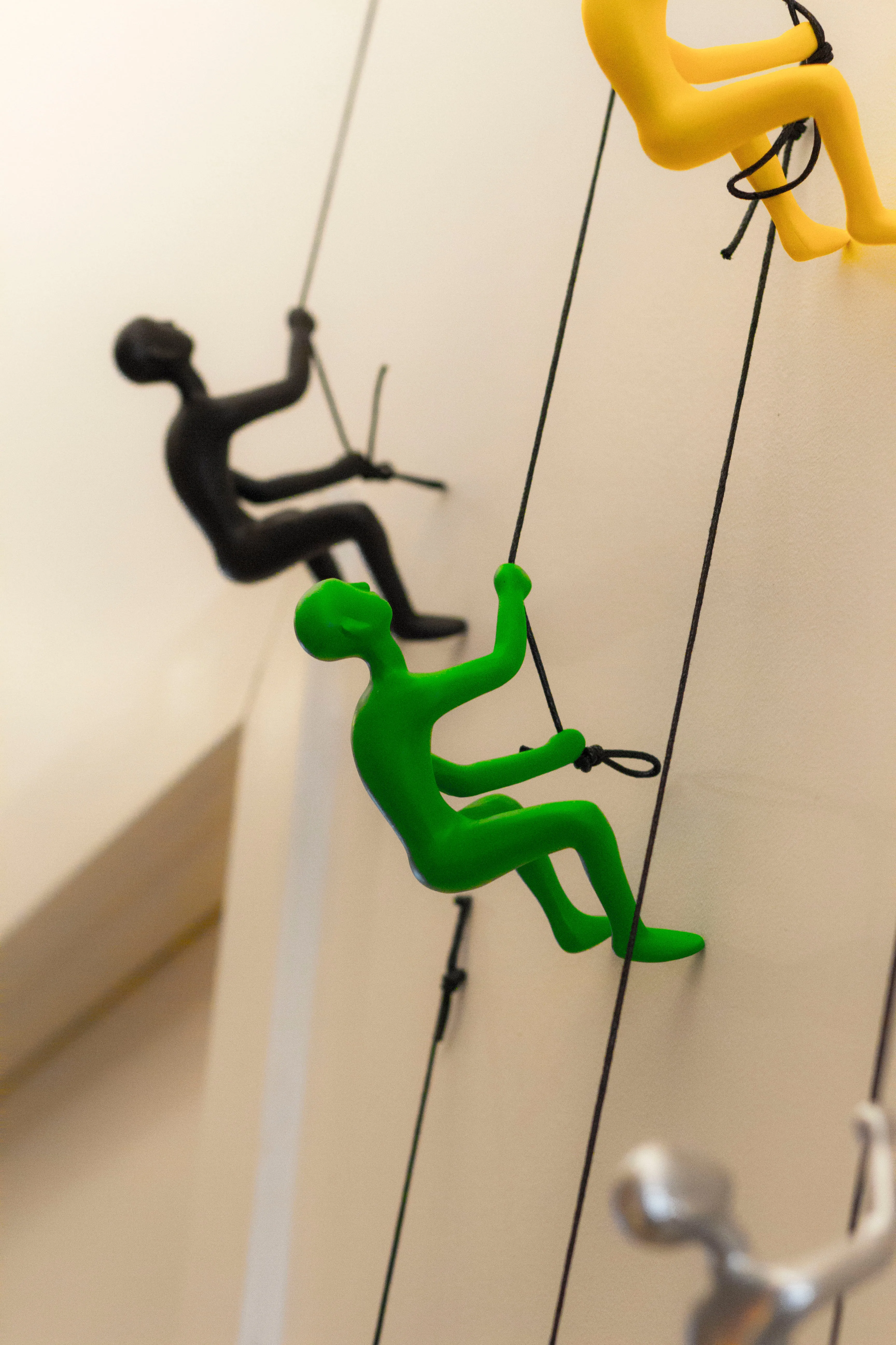 Climbing Man Home Decor Classic Wall-Art Sculpture - GREEN